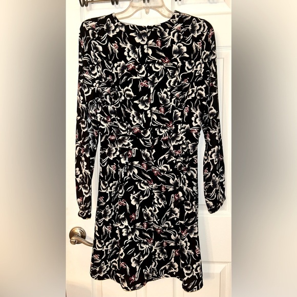 Vero Moda Floral Dress 3/4 length sleeves - Picture 2 of 3